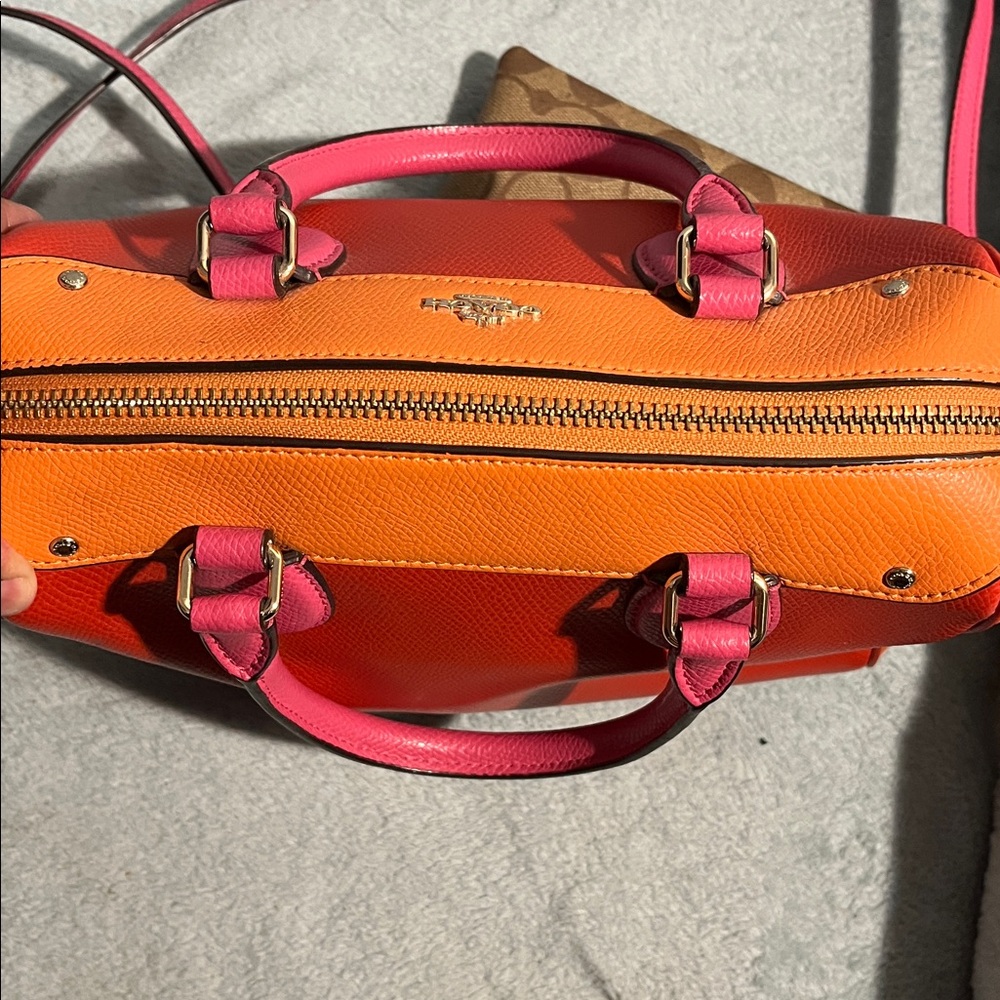 Colorful Coach Set - Picture 7 of 13